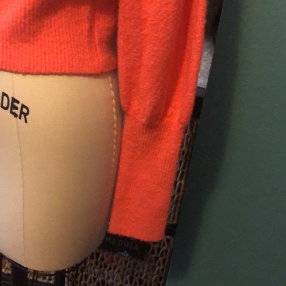 Elodie Sz M tangerine sorbet orange sweater. Vintage vibes w/ Gathered shoulders - Picture 6 of 10